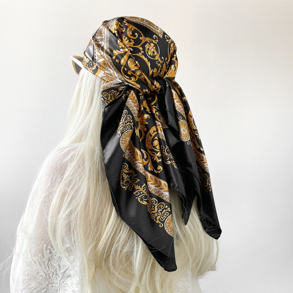 Jedwabna chusta satynowa kwadr – Scarf Silk Square recenzja i cena