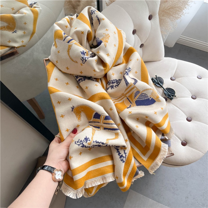 Luksusowy koc kaszmirowy z gru – Woven Scarf Blanket recenzja i cena