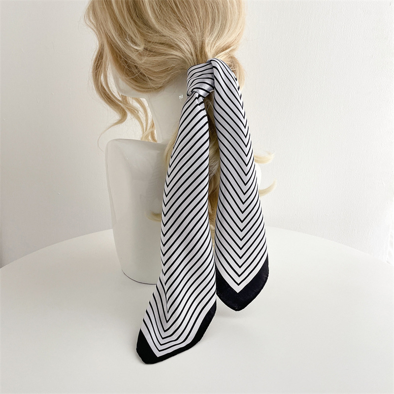 Luksusowa Jedwabna Apaszka w P – Silk Tie Striped recenzja i cena