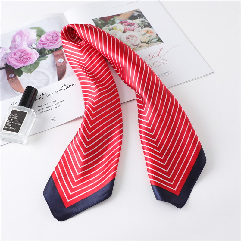 Luksusowa Jedwabna Apaszka w P – Silk Tie Striped recenzja i cena