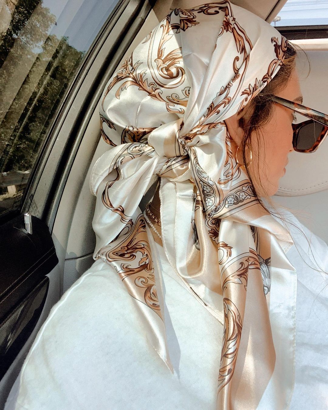 Satynowy kwadratowy szalik dam – Scarf Silk Square recenzja i cena