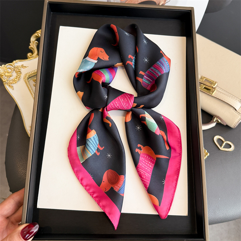 Modna bandanka z nadrukiem psa – Scarf Silk Square recenzja i cena