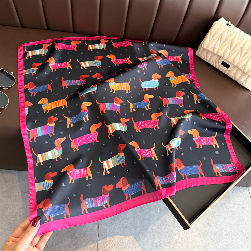 Modna bandanka z nadrukiem psa – Scarf Silk Square recenzja i cena