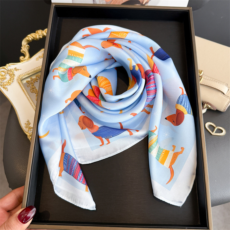 Modna bandanka z nadrukiem psa – Scarf Silk Square recenzja i cena