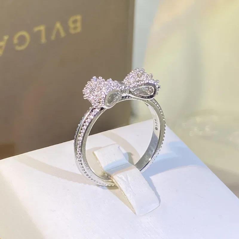 Fantazyjny pierścionek z kokar – Tie Clip Silver recenzja i cena