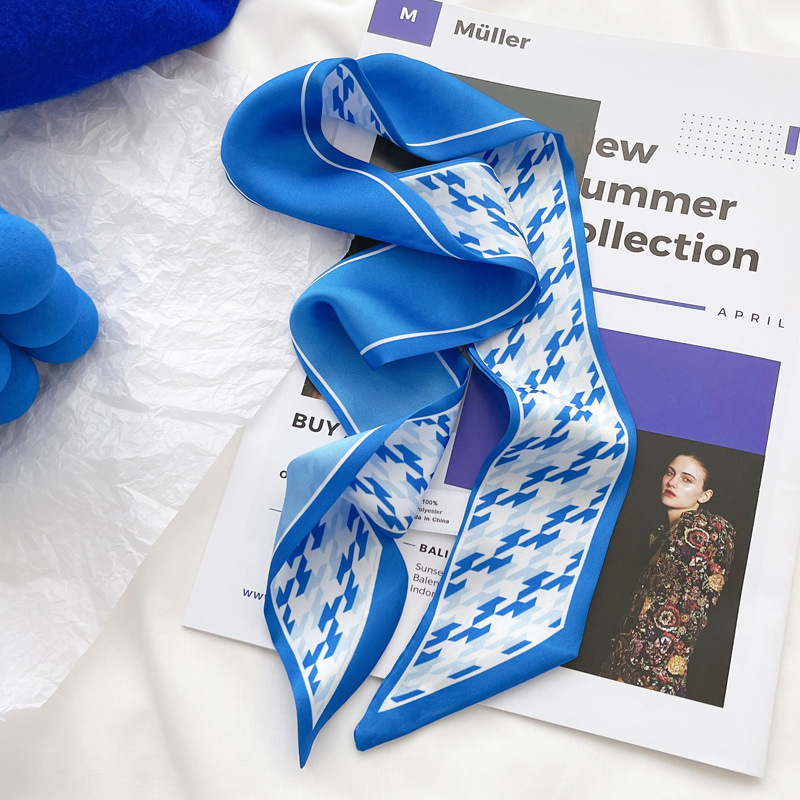 Jedwabna apaszka w kolorze nie – Silk Neck Scarf recenzja i cena